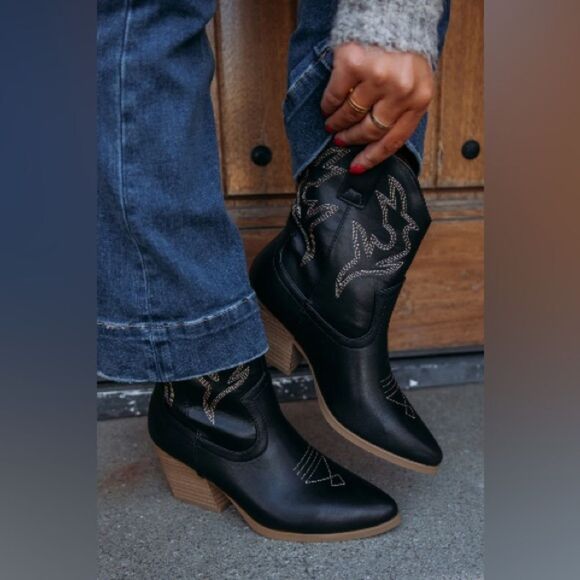 BLACK WITH BEIGE TRIM SHORT VERSION WESTERN BOOTIES - Picture 8 of 13